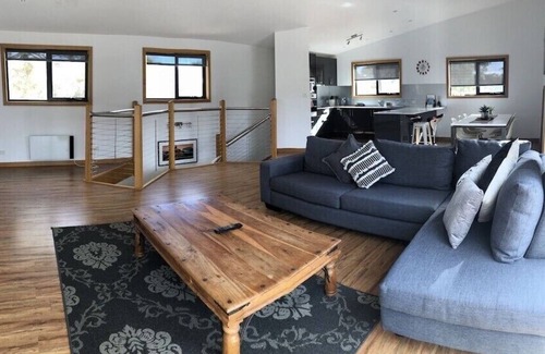 Dolphin Sands House | Retreat 101 your stay for beach & wineries WIFI available