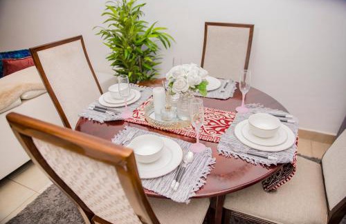 Lusaka Apartment | Retreat Aparthotel-Garden-Solar-Wi-Fi -Firepit-Park-carport