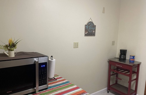 Niantic House | Retreat in beach community, 1 Br/2 Bath, Laundry, Sleeps up to 3, Walk to Beach