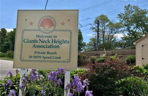 Niantic House | Retreat in beach community, 1 Br/2 Bath, Laundry, Sleeps up to 3, Walk to Beach