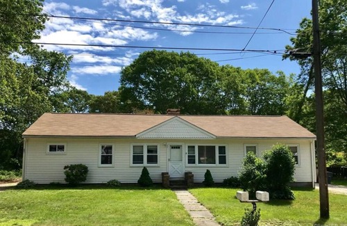 Niantic House | Retreat in beach community, 1 Br/2 Bath, Laundry, Sleeps up to 3, Walk to Beach