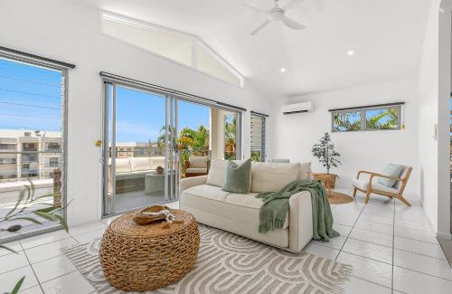 Alexandra Headland House | Retreat in the Heart of Alex - 3BR sleeps 11, Pool