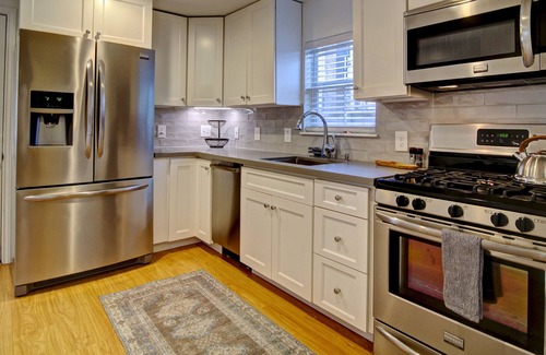 Washington Ave./ Memorial Park House | Retreat in The Heights - Cottage Grove bungalow