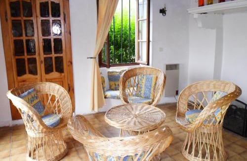 Villeneuve-dʼAllier House | Retreat in Villeneuve-d'Allier