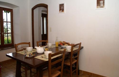Villeneuve-dʼAllier House | Retreat in Villeneuve-d'Allier