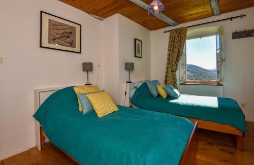 Villeneuve-dʼAllier House | Retreat in Villeneuve-d'Allier