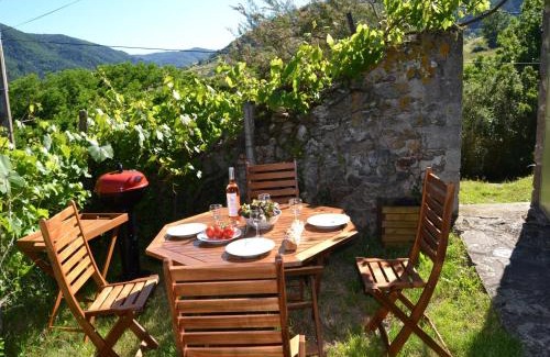 Villeneuve-dʼAllier House | Retreat in Villeneuve-d'Allier