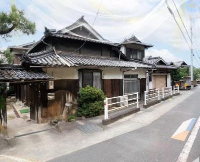 Kurashiki Apartment | Retreat KOBAYASHILegendary 102-Year-Old Whole House in Kurashiki11LLDDK倉敷の宿Retreat KOBAYASHI 1棟貸切 1日1組限定 11LLDDK 520平米 102年前の伝説の建物 瀬戸内芸術祭2025 直島 美観地区 最大10名 駐車場3台 ベッド8台