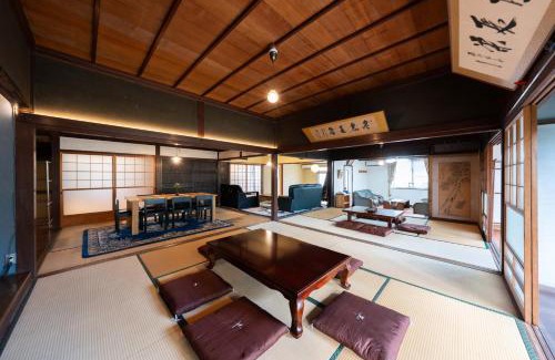 Kurashiki Apartment | Retreat KOBAYASHILegendary 102-Year-Old Whole House in Kurashiki11LLDDK倉敷の宿Retreat KOBAYASHI 1棟貸切 1日1組限定 11LLDDK 520平米 102年前の伝説の建物 瀬戸内芸術祭2025 直島 美観地区 最大10名 駐車場3台 ベッド8台
