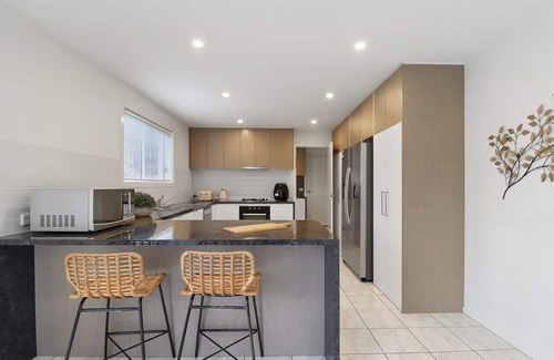 Newtown House | Retreat on Gairloch I Geelong River Hideaway