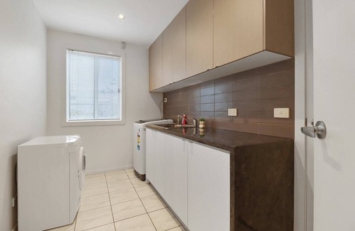 Newtown House | Retreat on Gairloch I Geelong River Hideaway