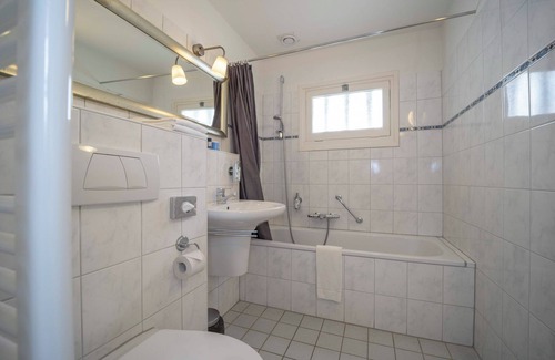 Apeldoorn Hotel | Retreat with Free Parking and Hiking Access Near Theater & Congres Orpheus