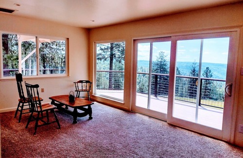 Volcano House | Retreat with Views and modern comfort near Kirkwood Ski, wineries, gold country