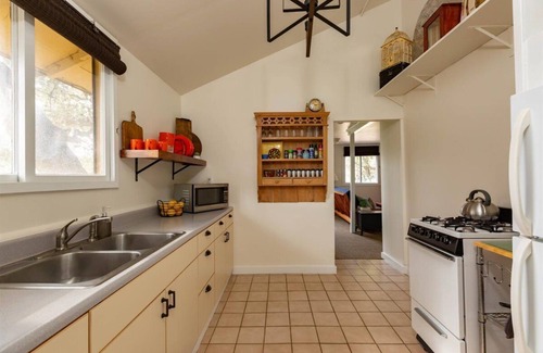 Arroyo Grande House | Retro 1940's Libretto Cottage on 12 Acres
