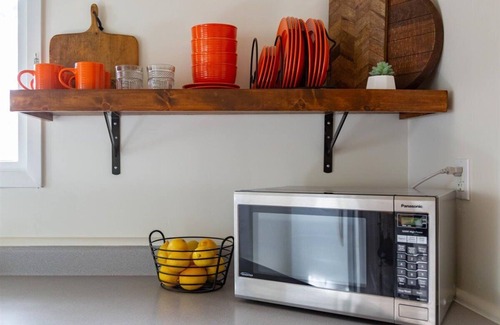 Arroyo Grande House | Retro 1940's Libretto Cottage on 12 Acres