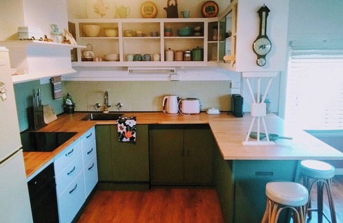 Lacepede House | Retro beach house.nCentral and close to beach. nRoom for all the family.