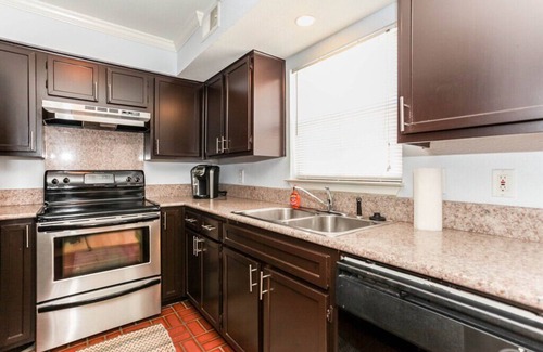 Waller Creek District Condo | Retro Chic Suite w/Queen bed