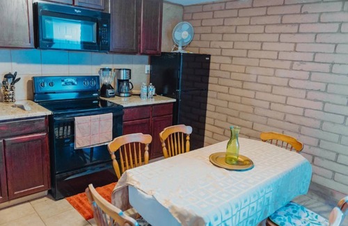 Biggs Field Apartment | Retro Comfortable Studio w/Private Entrance #3 🐶