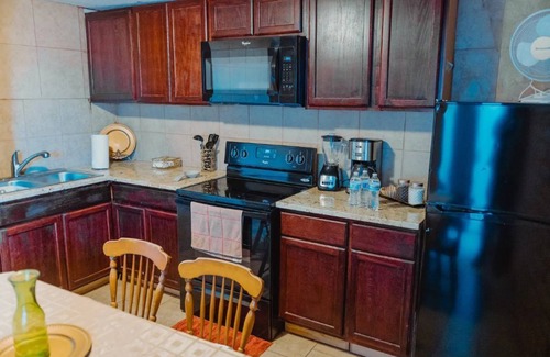 Biggs Field Apartment | Retro Comfortable Studio w/Private Entrance #3 🐶