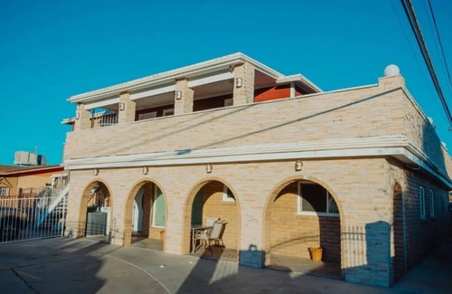 Biggs Field Apartment | Retro Comfortable Studio w/Private Entrance #3 🐶