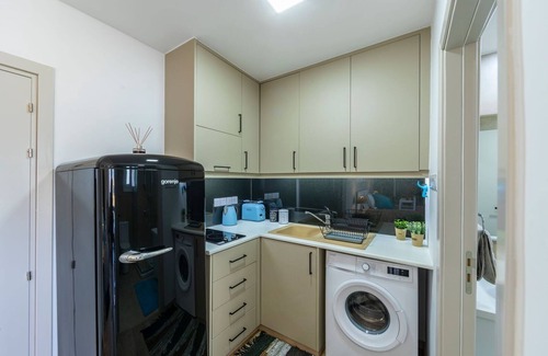 Potamos tis Germasogeias House | Retro Deluxe Studio Apartment, 4th floor, two minutes on foot from the beach