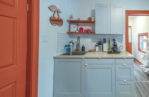 Inglewood House | Retro Glam in Ramsay Walk to Stampede Grounds, Inglewood, BMO Center