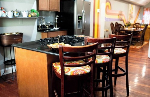Downtown Baltimore House | Retro-inspired Content House in Patterson Park