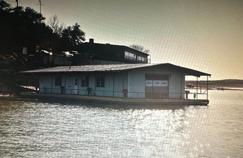 Tow Cabin | Retro Lakefront Cabin with Lots of Amenities