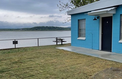 Tow Cabin | Retro Lakefront Cabin with Lots of Amenities