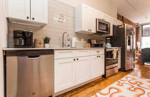 River Market Apartment | Retro Loft Spacious Street Car Access RiverMarket
