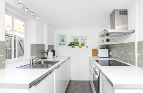 Sandwich Cottage | Retro Modern Cottage In The Heart Of Sandwich; 5 Mins Drive To Sandwich Bay