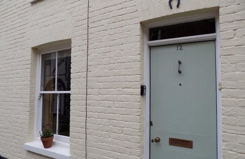 Sandwich Cottage | Retro Modern Cottage In The Heart Of Sandwich; 5 Mins Drive To Sandwich Bay