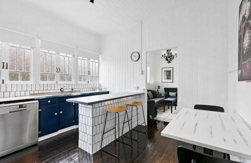 Maryborough House | Retro on walker