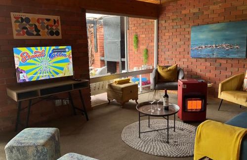 Die Boord House | Retro Red Stone Villa with pool & lush garden