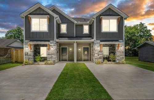 Broken Arrow House | Retro Rose Retreat-Rose District