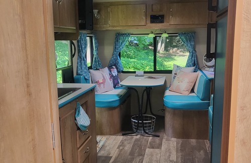 Ellsworth House | Retro-Style Modern Camper, 2 Hours to Acadia & Bar Harbor, Easy Pick-Up Off I-95