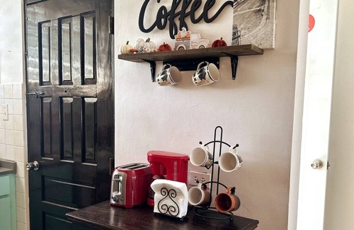 San German Apartment | Retro-Vintage Apartment 15 min from the beach and the second oldest city in PR
