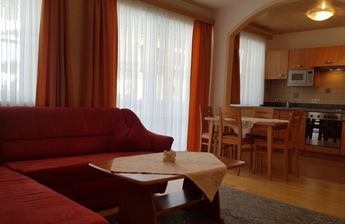 Strobl Apartment | Rettenkogel - No. 3 - Apartment house Edda