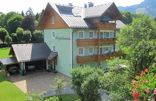 Strobl Apartment | Rettenkogel - No. 3 - Apartment house Edda