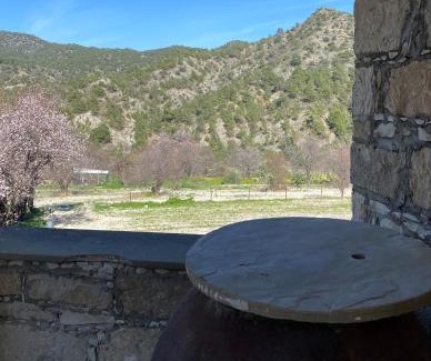 Agios Mamas House | Revecca House