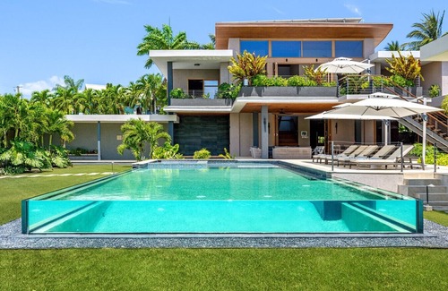 Mammee Bay Villa | Reverie- Stunning 5BR Villa w/Chef, Pool, Gym & Beach Access in Old Fort Bay