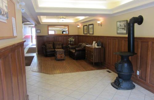 Lillooet Hotel | Reynolds Hotel