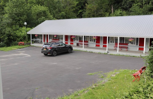 Roscoe House | Reynolds House Inn - Motel Strip - 6