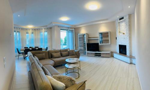 Kukes County Villa | Rezidenca Dozhlani with Private Pool & Yard
