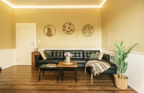 Rhein-Erft-Kreis District Apartment | Rhein Haven Appartment für bis zu 12 Gäste im historischen Bahnhofsgebäude