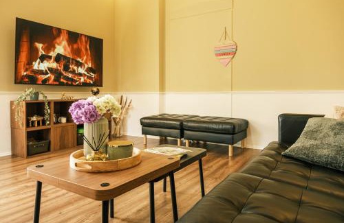 Rhein-Erft-Kreis District Apartment | Rhein Haven Appartment für bis zu 12 Gäste im historischen Bahnhofsgebäude
