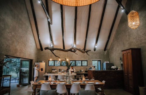 Thorny Bush Game Reserve Villa | Rhino's Rest Private Luxury Villa