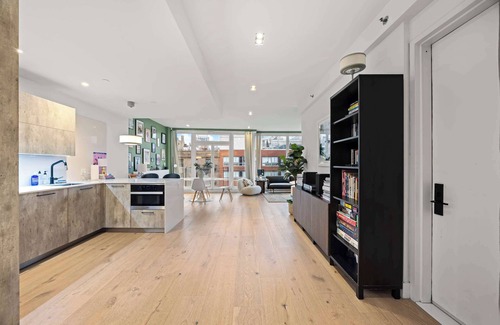 Chelsea Apartment | Rhodes Court by Rove | PH Duplex w/Private Roof