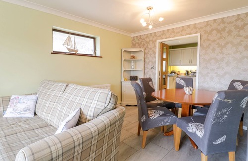 Morfa Bychan House | RHOS DEINIOL, pet friendly, country holiday cottage in Morfa Bychan