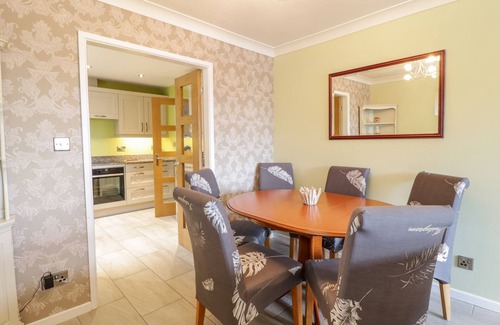 Morfa Bychan House | RHOS DEINIOL, pet friendly, country holiday cottage in Morfa Bychan